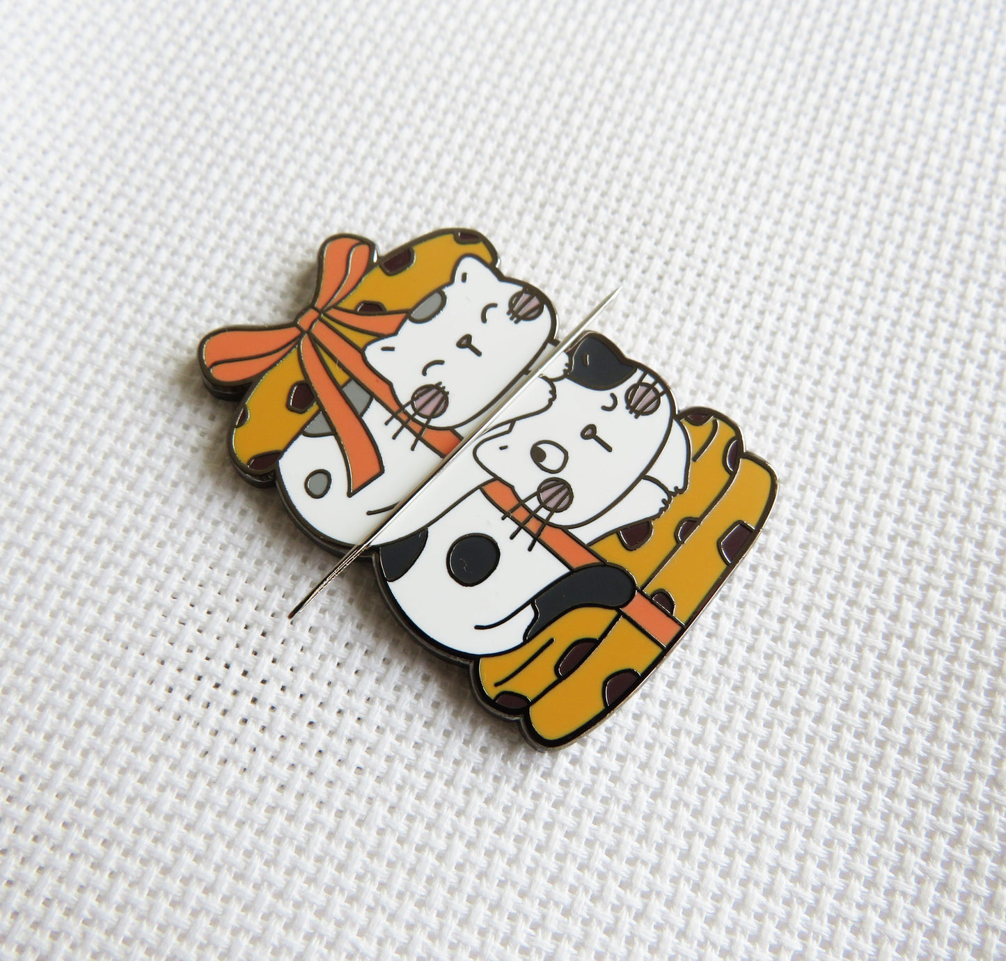 Letistitch SKU 14366 Meowy Xmas Magnetic Needle Minder