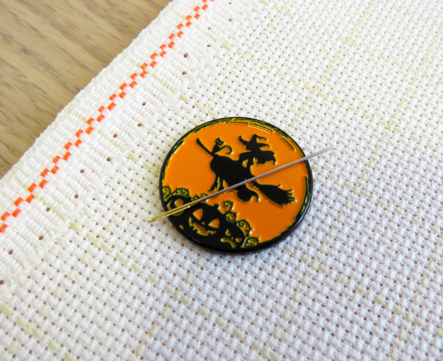 Letistitch Halloween ride Chart Holder; Needle Minder Magnet 14331