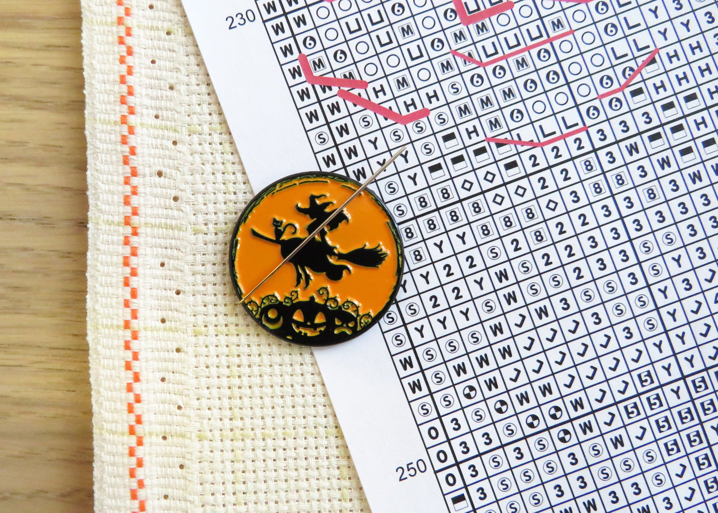 Letistitch Halloween ride Chart Holder; Needle Minder Magnet 14331