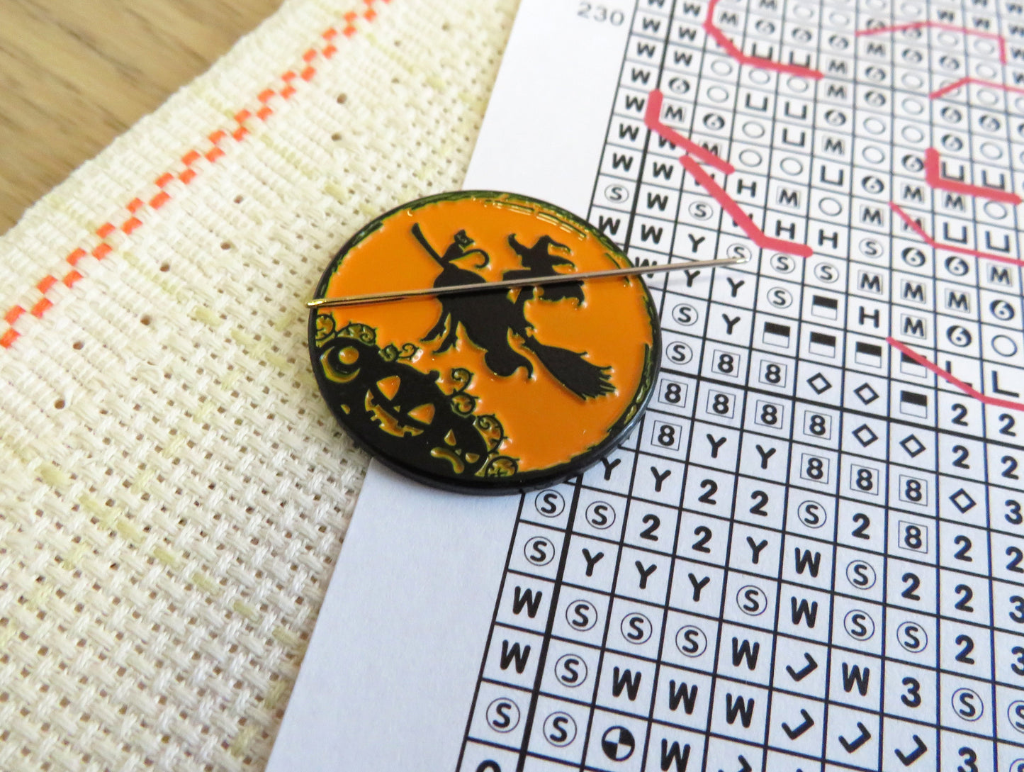 Letistitch Halloween ride Chart Holder; Needle Minder Magnet 14331
