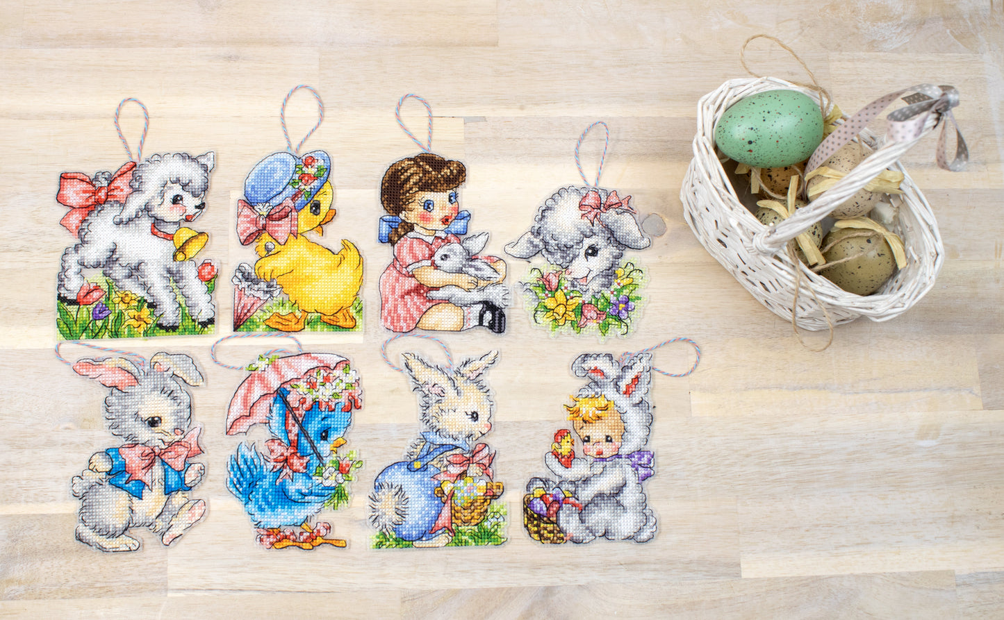 L8032 Easter Ornaments Kit of 8 pieces