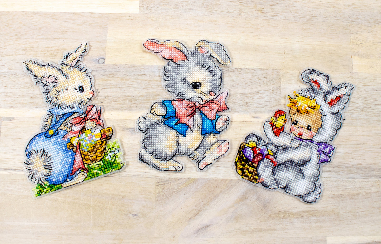 L8032 Easter Ornaments Kit of 8 pieces