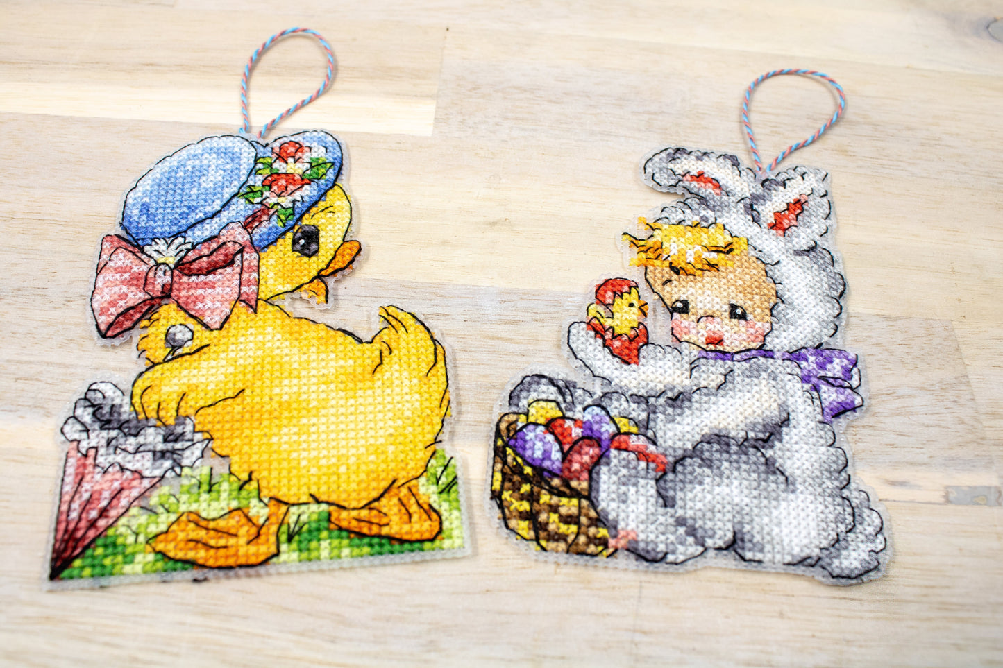 L8032 Easter Ornaments Kit of 8 pieces