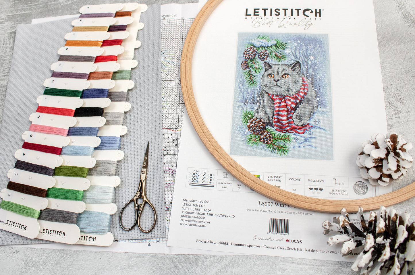 L8997 Winter Cat