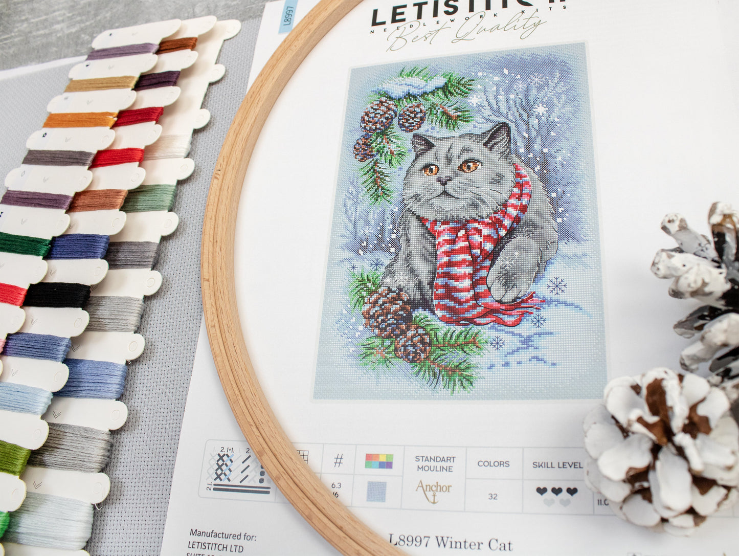 L8997 Winter Cat