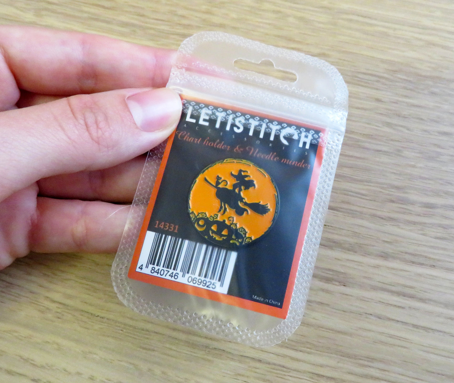 Letistitch Halloween ride Chart Holder; Needle Minder Magnet 14331